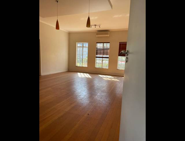 700M² OFFICE FOR SALE IN DUNKELD WEST